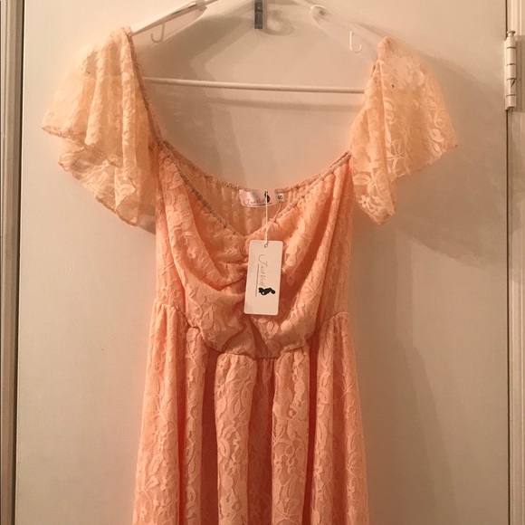 ๐Host Pick๐ JustVH Lace Off the Shoulder Gown. - Picture 2 of 11